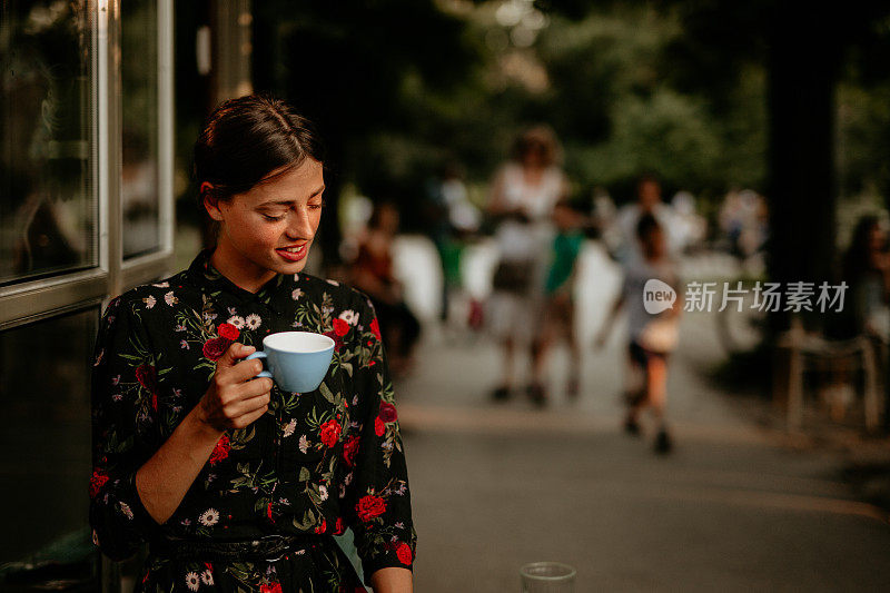 让我们看看今天的报纸