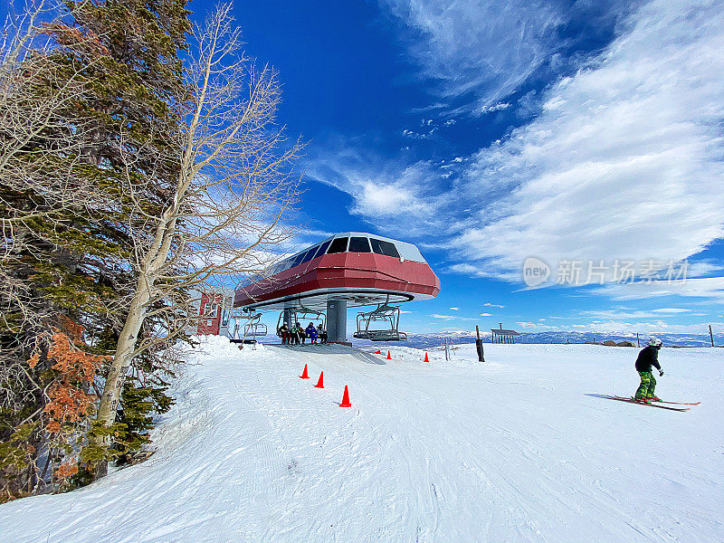 美国犹他州公园市滑雪场缆车站