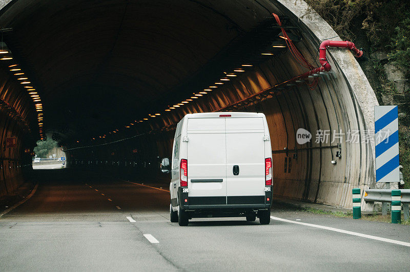 高速公路上的货车