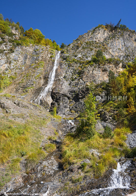 奥德萨比利牛斯在韦斯卡的秋天布贾鲁洛山毛榉森林的水