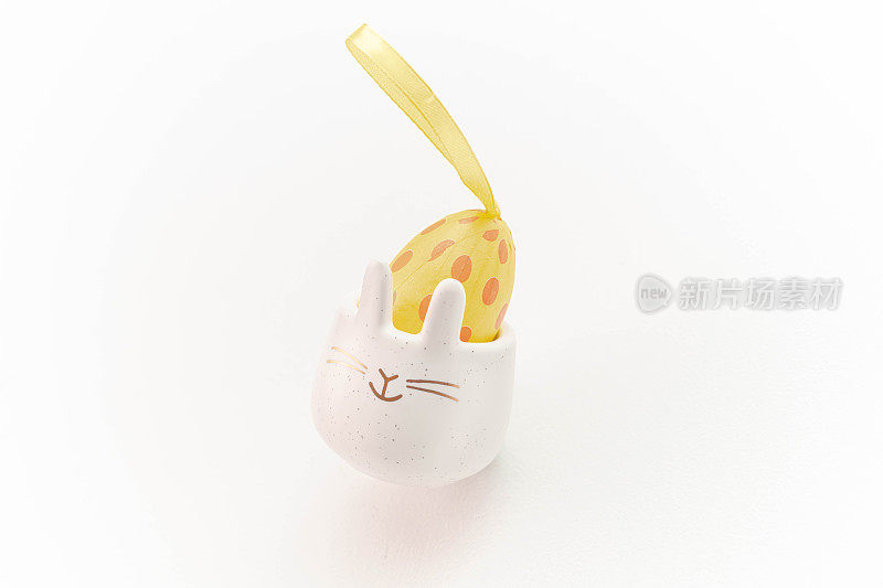 兔子杯里的复活节彩蛋