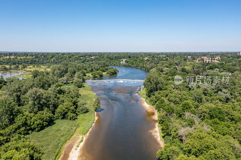 空中威尔克斯大坝和格兰德河景观，布兰特福德，加拿大