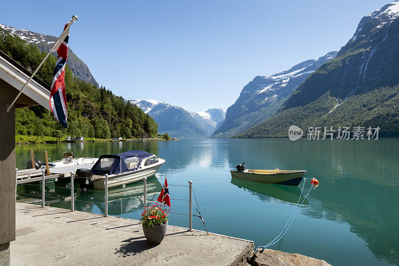 夏天，挪威洛瓦内特湖的洛达伦山谷景观