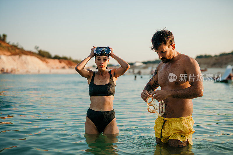 在海里潜水