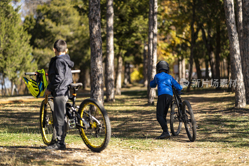 即使你只有7岁，在大自然中骑自行车也会让你精力充沛。