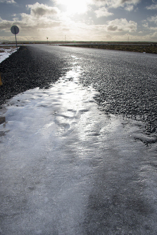 冰冷的道路