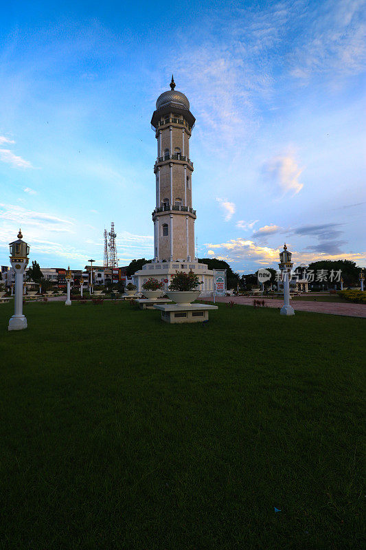 拜图拉赫曼大清真寺的日出