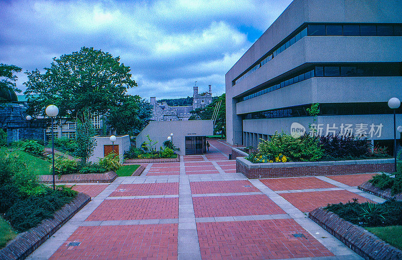 80年代旧正片扫描，科克大学学院图书馆大楼，科克郡，爱尔兰