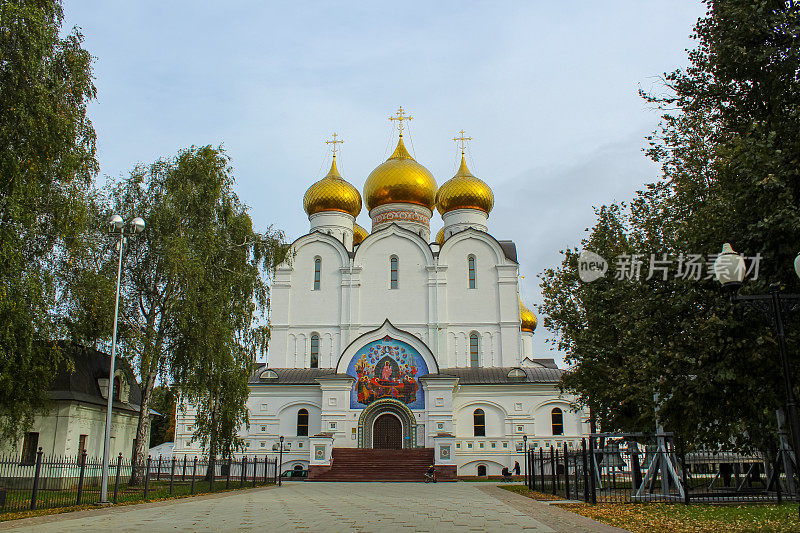 俄罗斯雅罗斯拉夫尔市的圣母升天大教堂或乌斯宾斯基大教堂全景