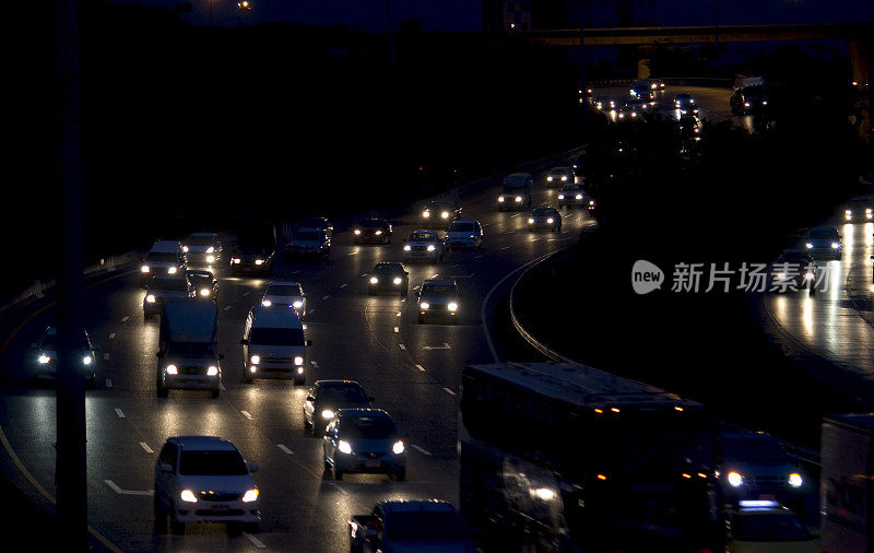 高速公路晚上