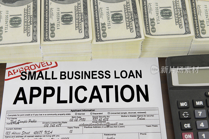 申请小企业贷款和美元钞票