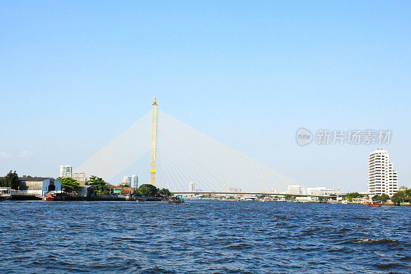 曼谷湄南河上的拉玛八号桥