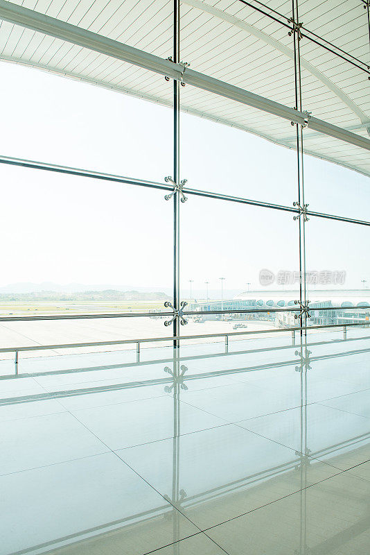 机场透明玻璃墙及走廊