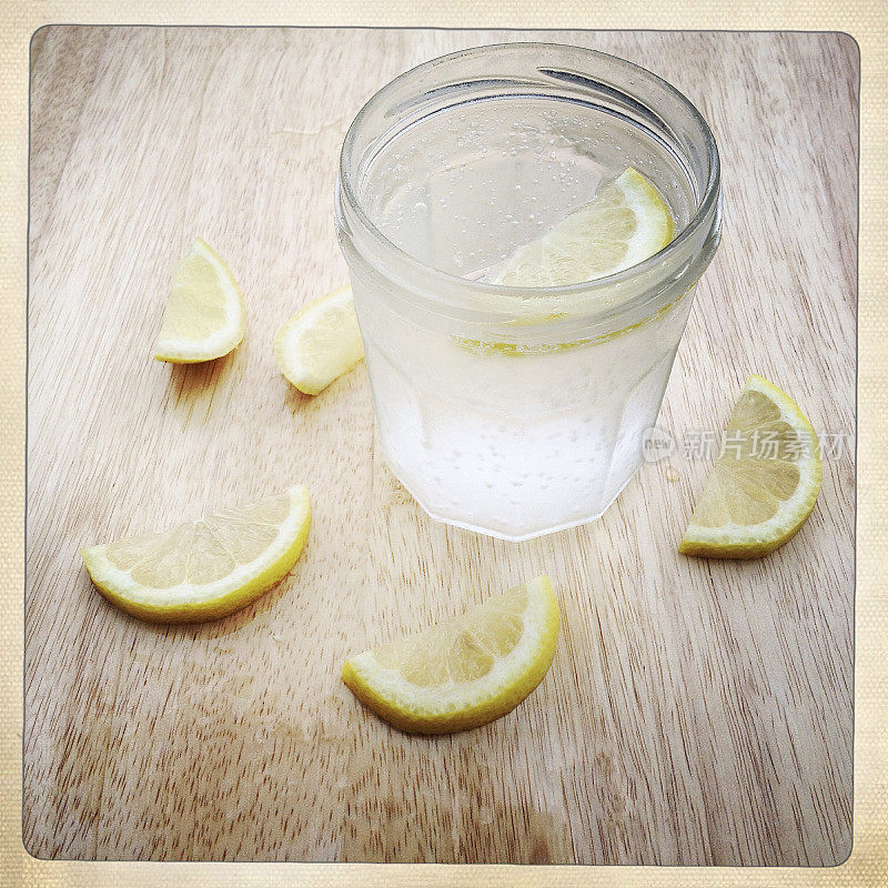 柠檬苏打水