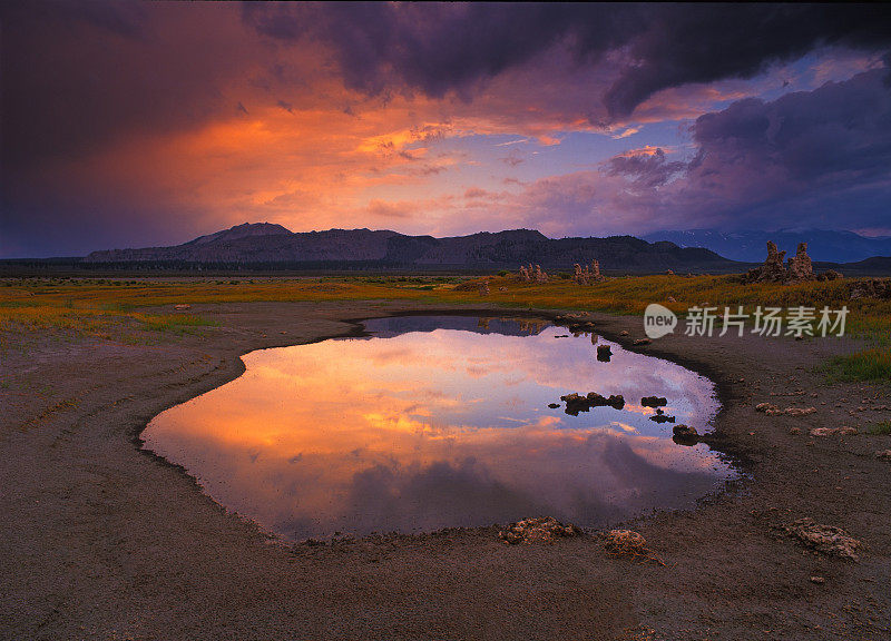 莫诺湖附近的天空镜