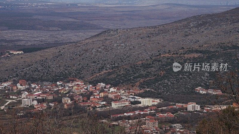 风景优美的俯瞰，Medjugorje，波斯尼亚-黑塞哥维那，从十字山神圣的宗教朝圣