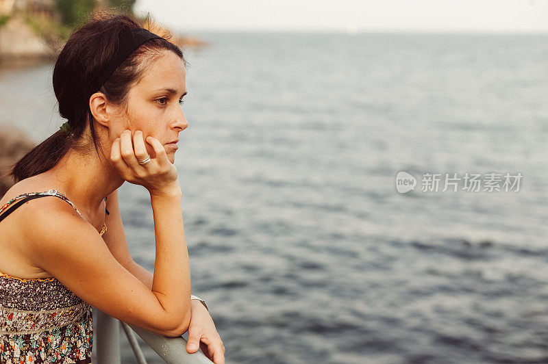 海边的不幸女人