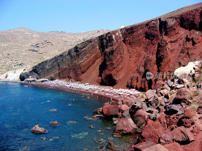 海滩，红色(火山)在圣托里尼岛