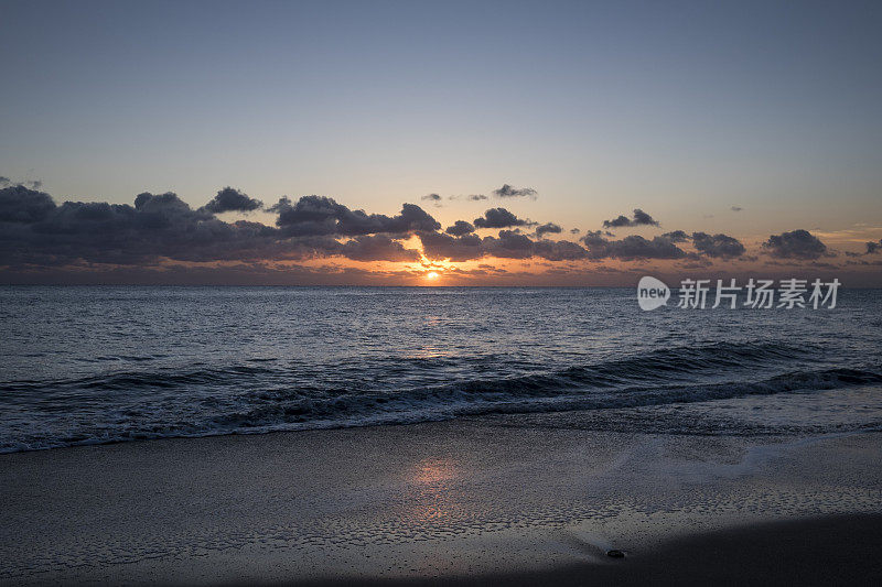 沙滩上的日出