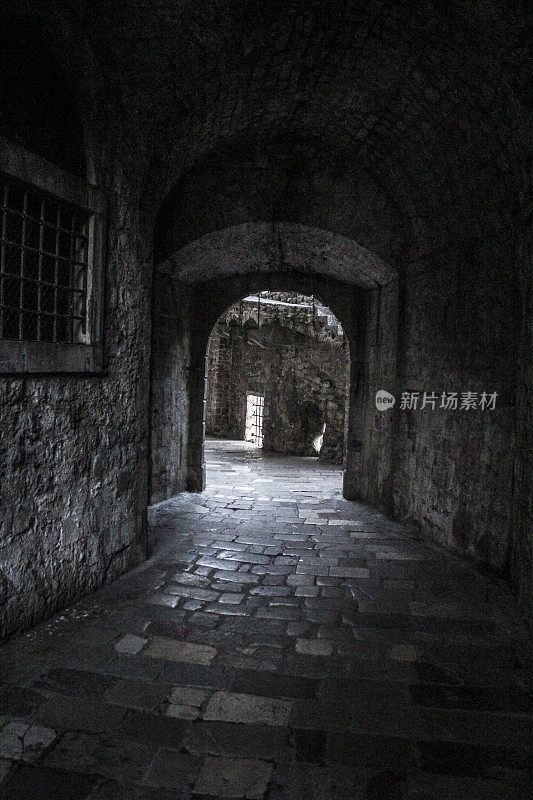 古堡隧道