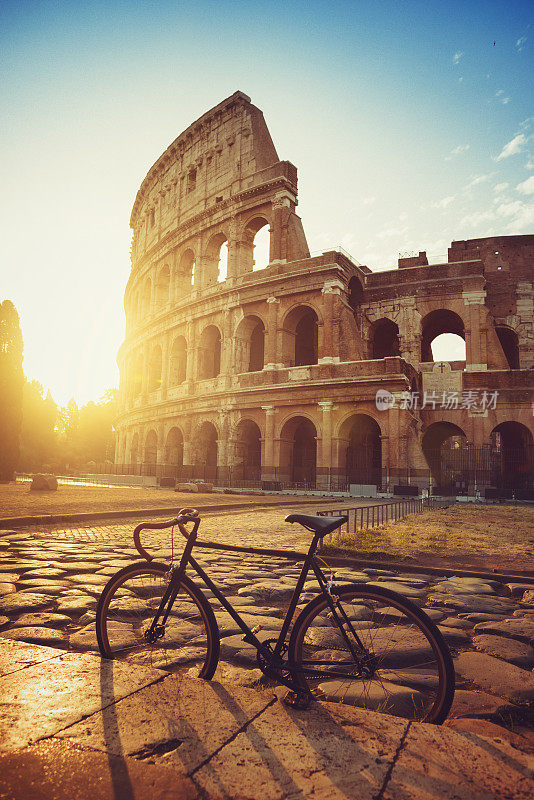 自行车在罗马竞技场
