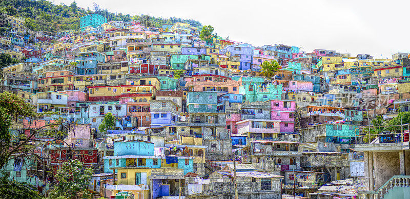 数字艺术，海地太子港山坡上堆积的房屋