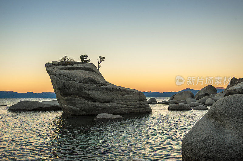 盆景岩，太浩湖