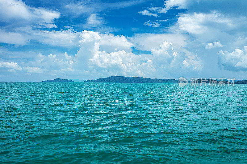 海上美丽的天空