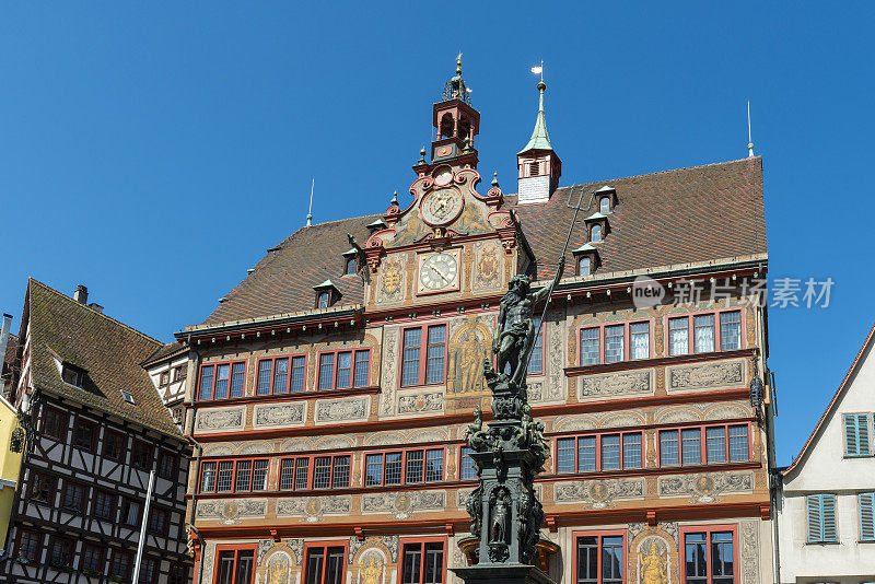 在Tübingen市政厅前的海王星喷泉