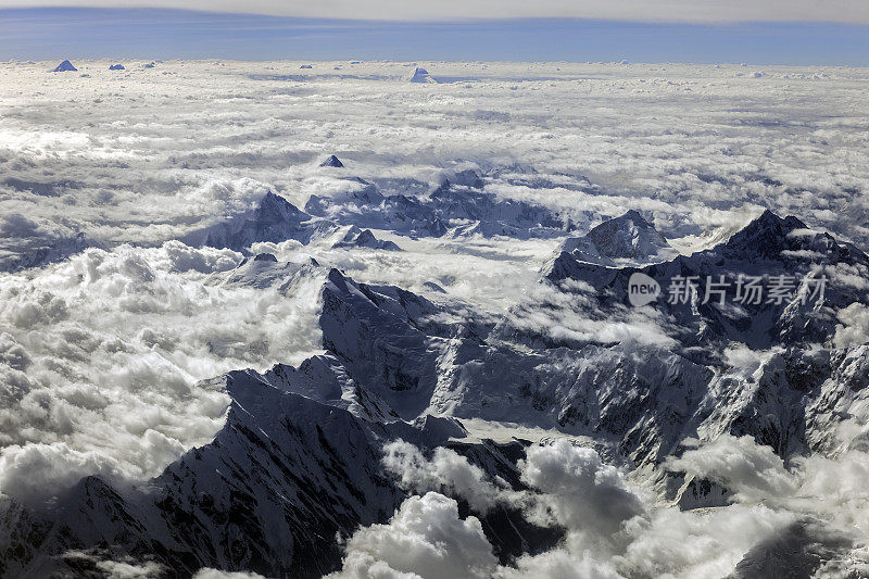 鸟瞰图巴基斯坦山脉，喀喇昆仑，喜马拉雅山，中亚