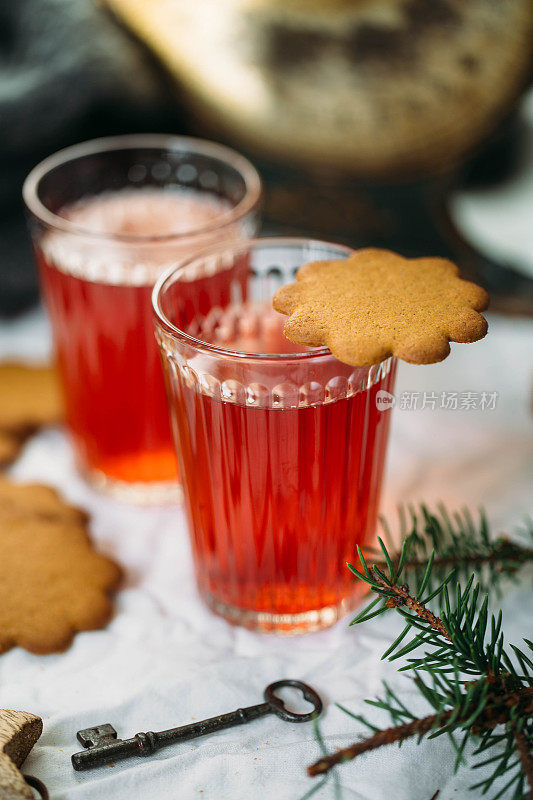 姜饼和Glogg，也被称为斯堪的那维亚加温是一种传统的斯堪的那维亚热饮。圣诞背景和概念设计