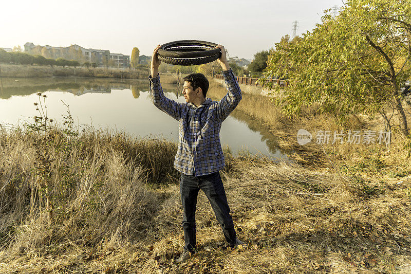 当地社区服务河流清理