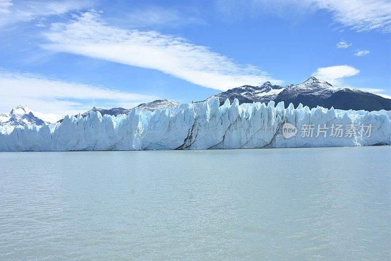 的冰山和浮冰