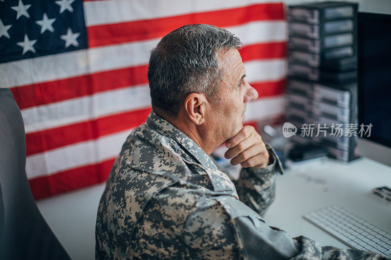 美国老兵在用电脑