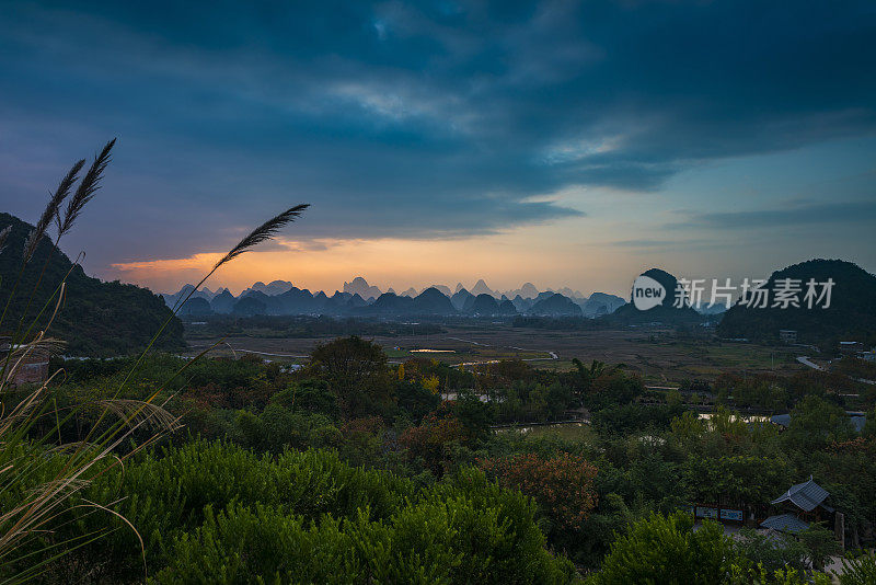 漓江日出，阳朔，桂林，中国广西