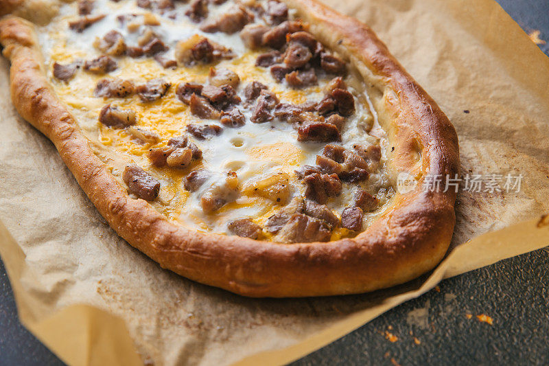 传统马其顿美食;肉块披萨