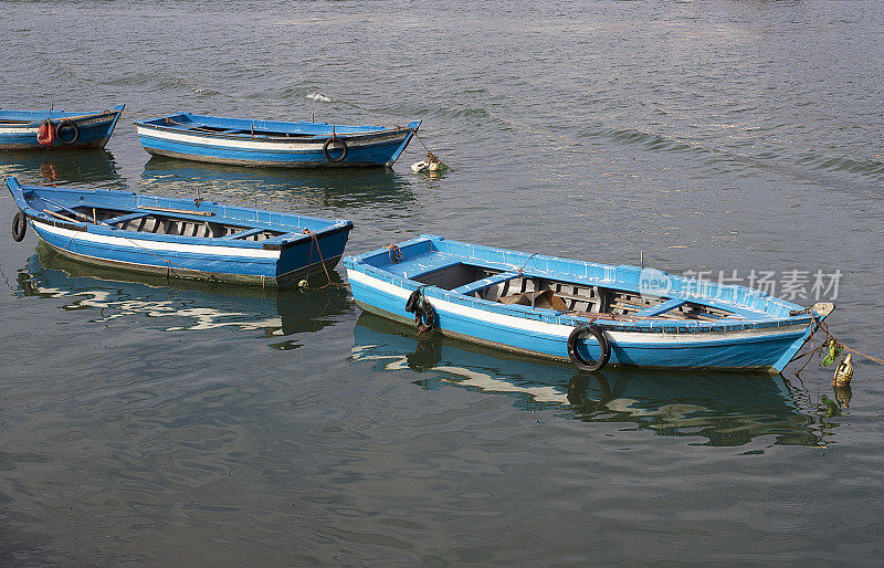 摩洛哥拉巴特的蓝色渔船