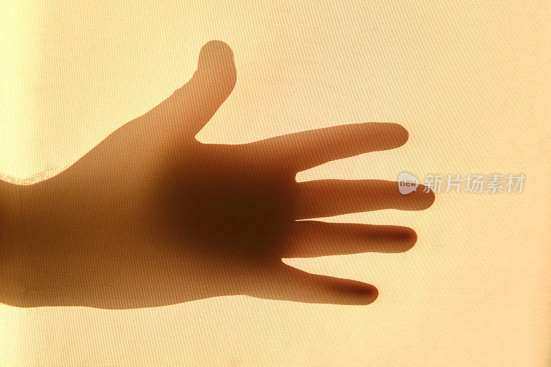 一个人的手的影子是一个手势，五指，剪影