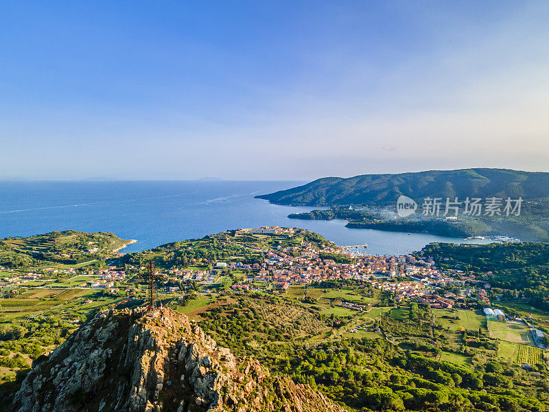 位于厄尔巴岛(意大利托斯卡纳群岛)的卡帕纳山