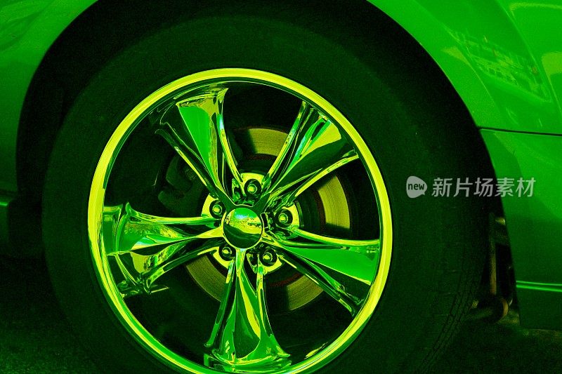 抽象的轮胎和轮辋绿色Pantone