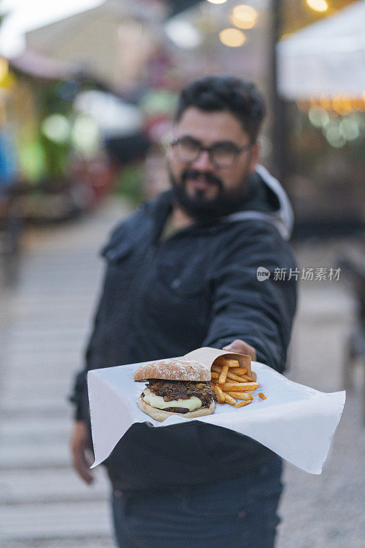 小食品企业的顾客喜欢美味的快餐