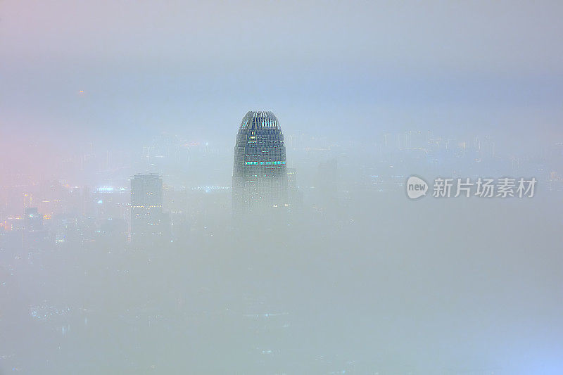 雾蒙蒙的香港