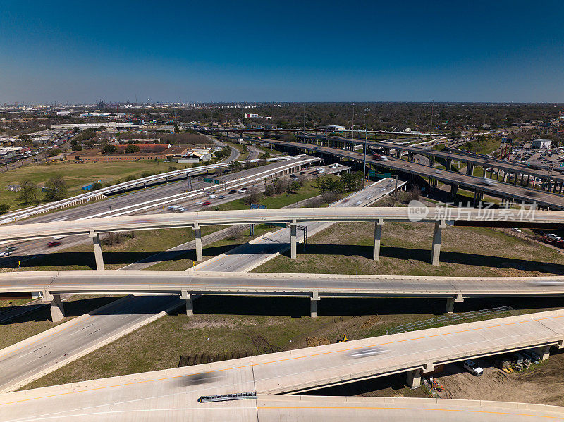 德克萨斯州休斯顿高速公路立交的鸟瞰图