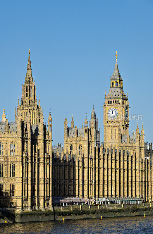 大本钟钟塔和议会大厦，伦敦，英国。