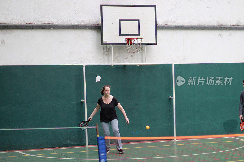 玩pickleball