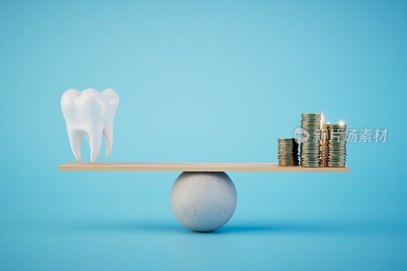 牙科治疗的费用与质量相对应。上面有一颗牙齿和一堆硬币的天平。三维渲染