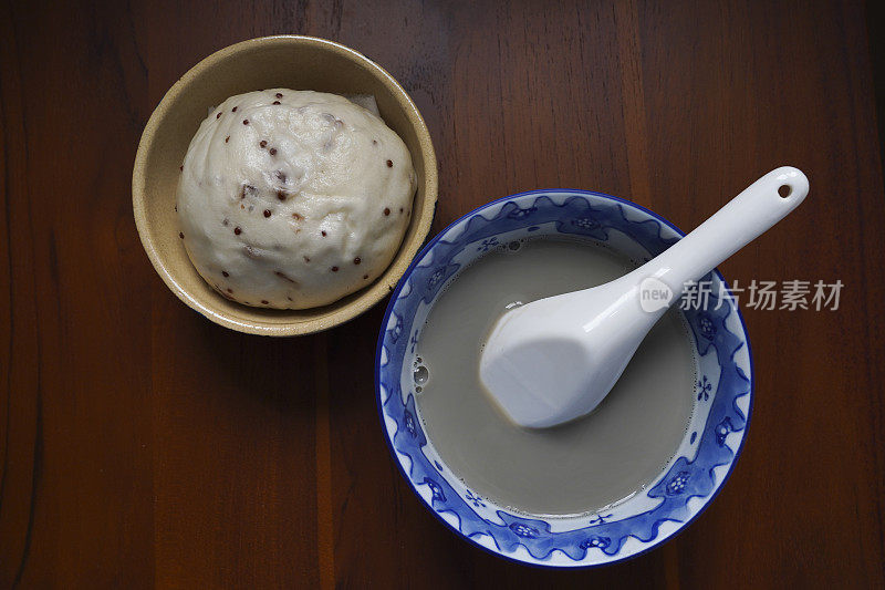 中国传统早餐，豆浆和馒头
