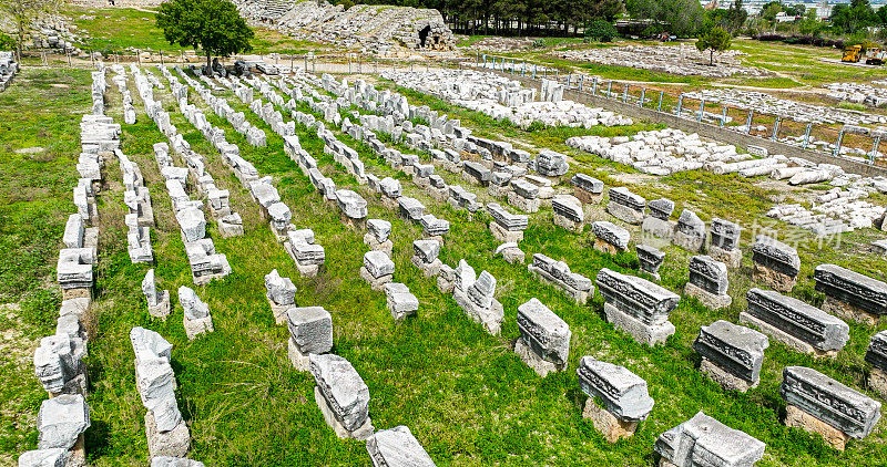 安塔利亚佩尔热古城圆形剧场鸟瞰图，历史遗址安塔利亚佩尔热古城，土耳其历史遗址，保存最完好的古城，佩尔热古城鸟瞰图，最好的历史希腊罗马古城