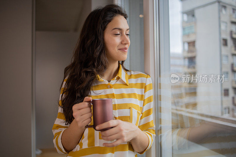 年轻的女人