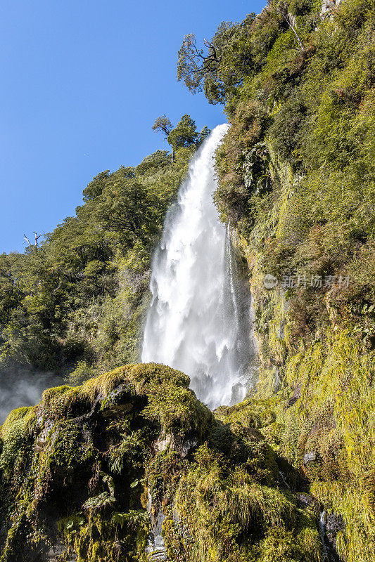 普孔比利亚里卡国家公园的瀑布